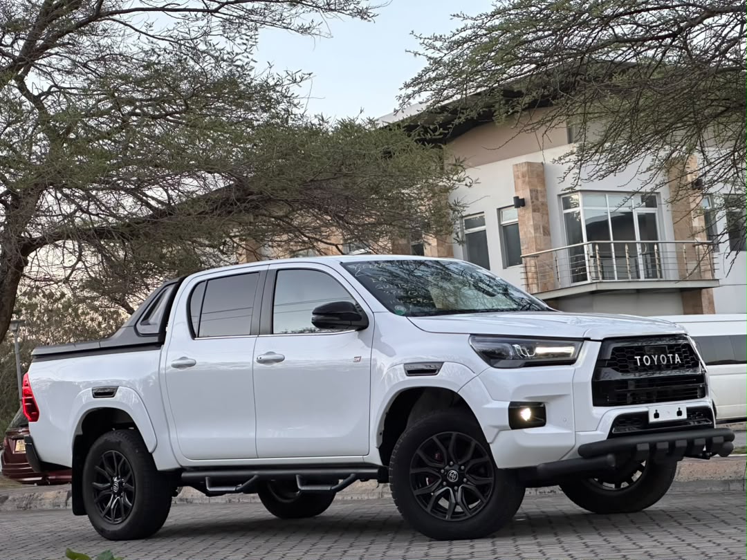 TOYOTA HILUX DOUBLE CABIN